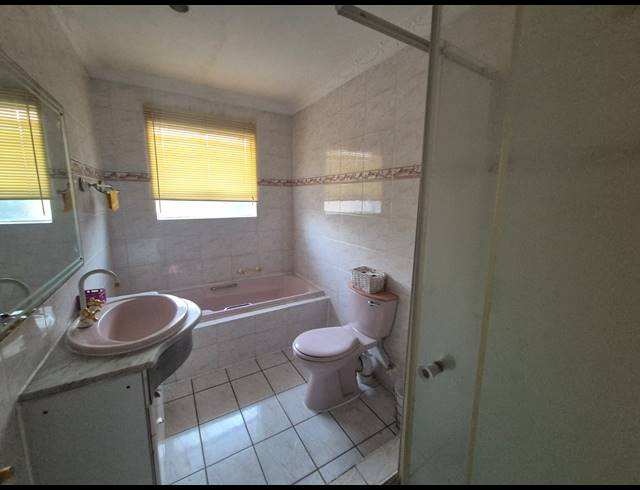 3 BEDROOM TOWNHOUSE FOR SALE IN VANDERBIJLPARK SE 3